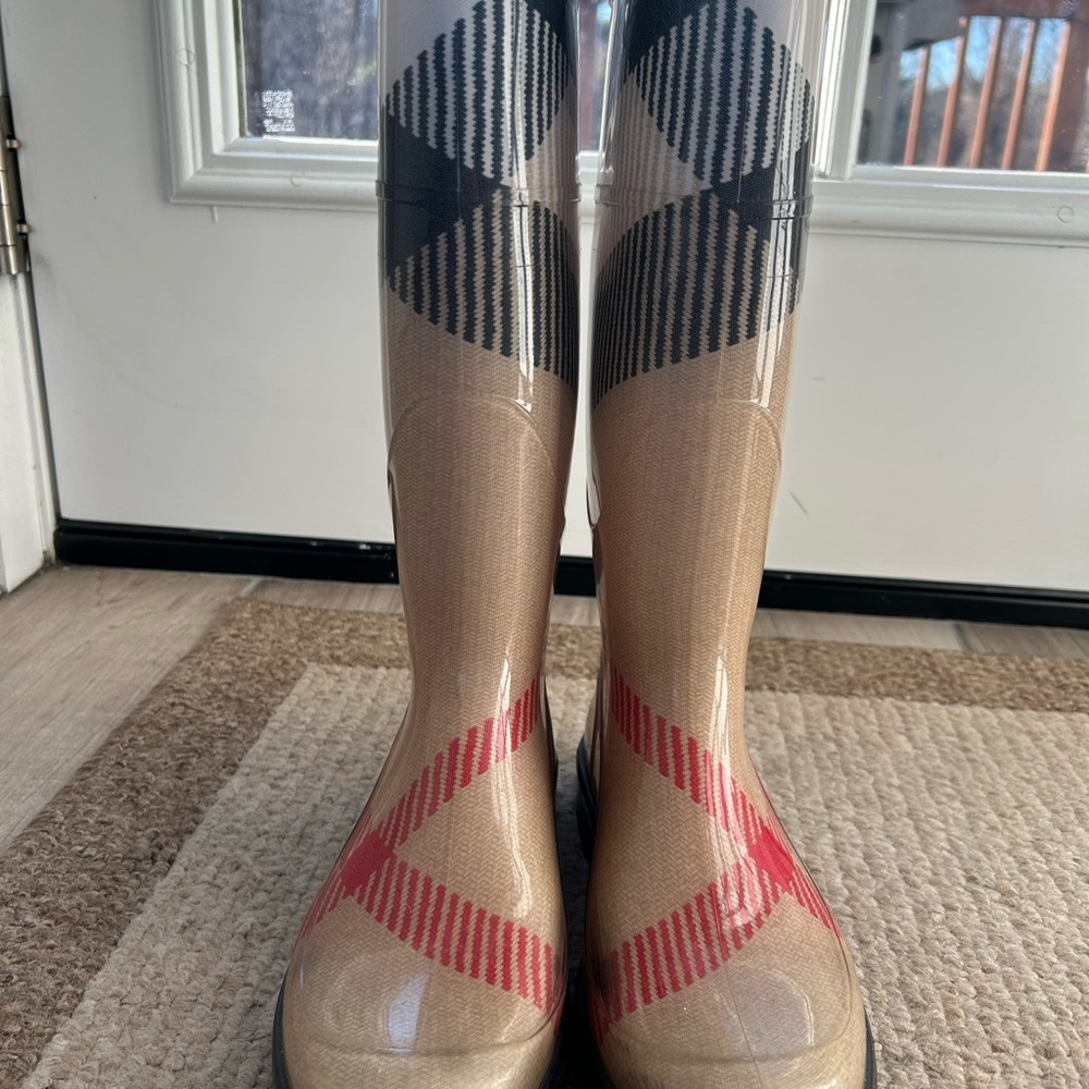 Burberry rain boots - like new condition
